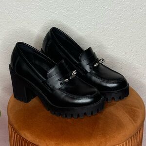 SOLD ON DEPOP🖤Spiked Steve Madden Platform Loafers🖤